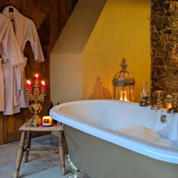 Luxury outdoor roll top bath at Black Mountain Escapes in Wales